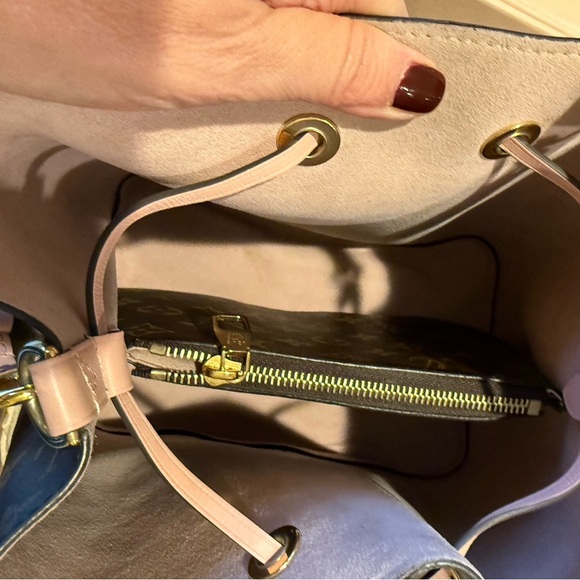 Louis Vuitton Neonoe Monogram MM bucket Shoulder Bag with Rose Poudre leather - Picture 14 of 16